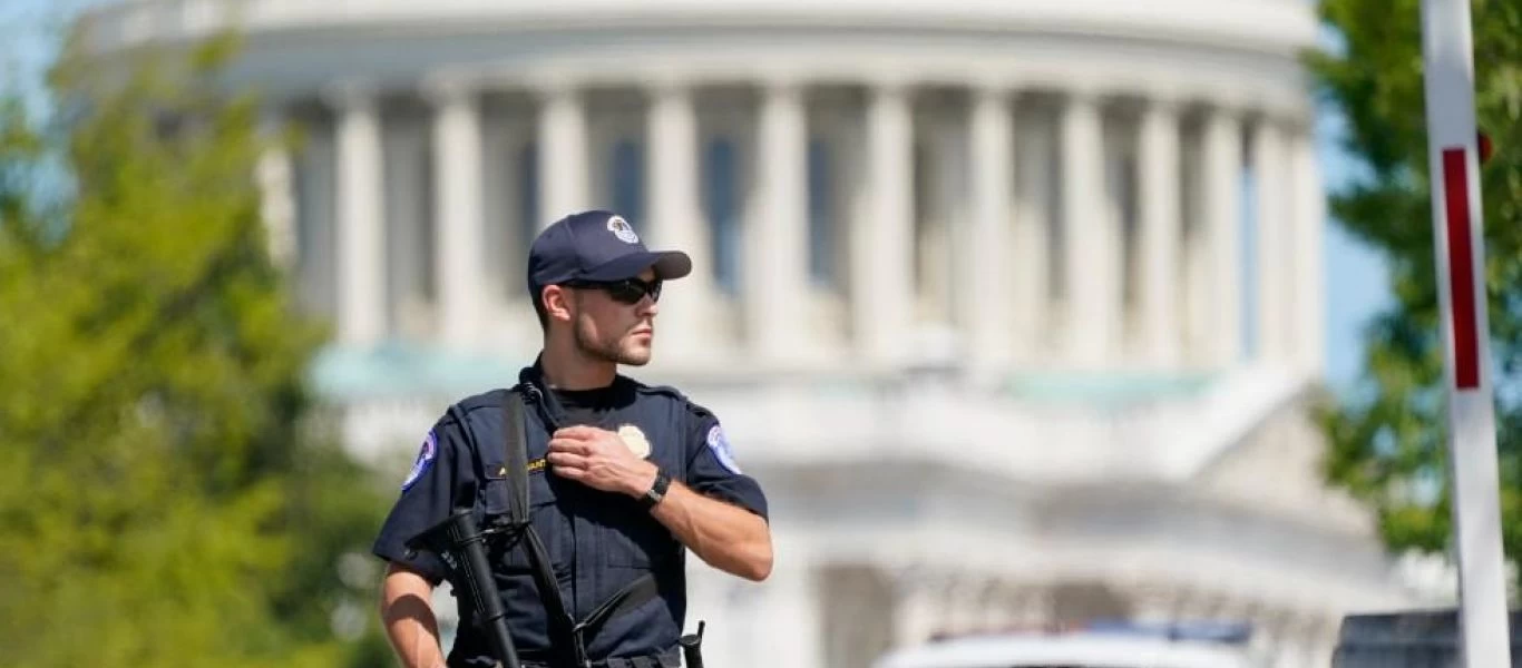 ΗΠΑ: Συναγερμός στο Καπιτώλιο - Συνελήφθη άντρας με μαχαίρια και ματσέτα (φώτο)